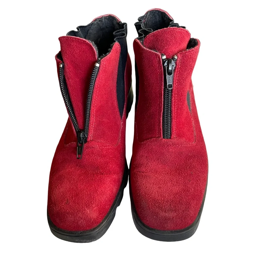 BARBO Red Suede ankle boot Booties with Front Zipper. Very Nice. Size 7